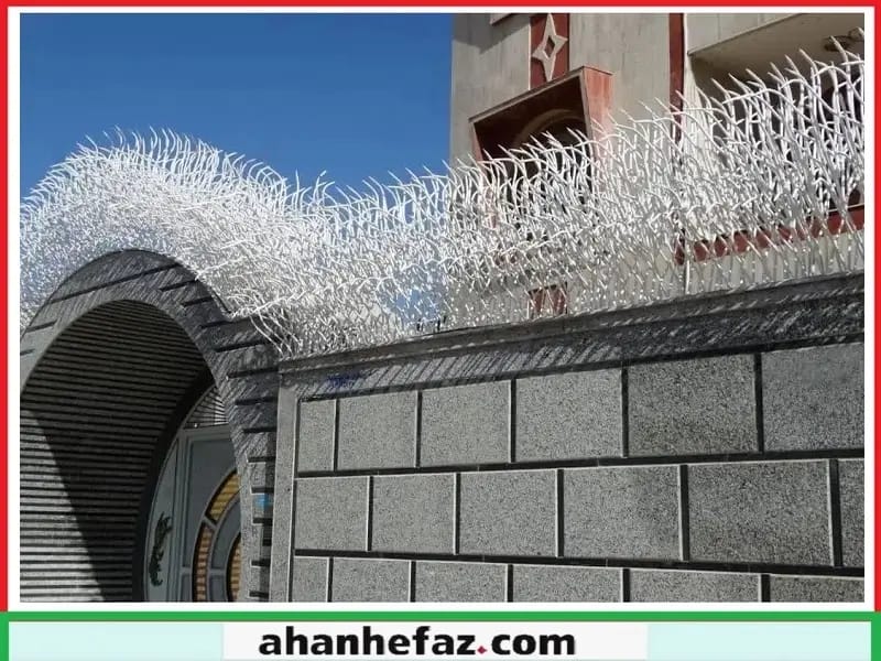 چگونه می توان حفاظ بوته ای آهنی روی دیوار نصب کرد؟