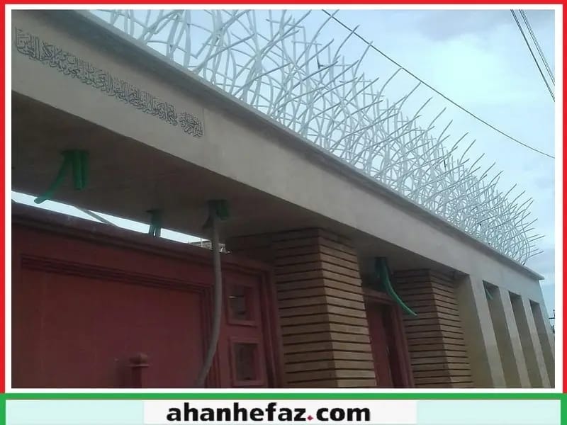 حفاظ بوته ای آهنی روی دیوار یک نوع نرده است؟