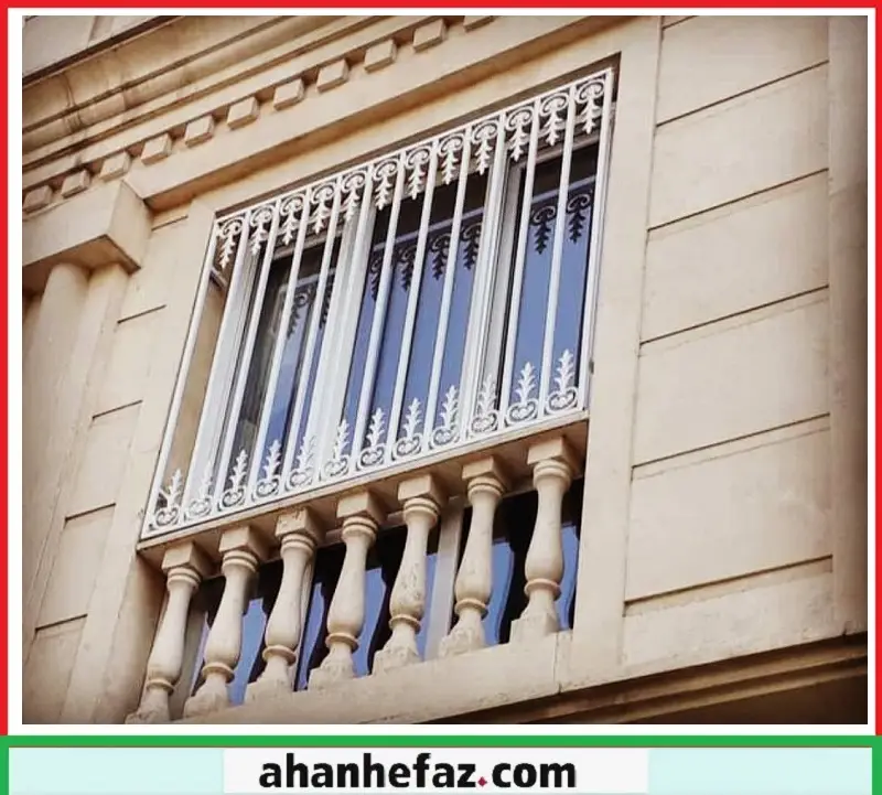 گارد آهنی پشت پنجره