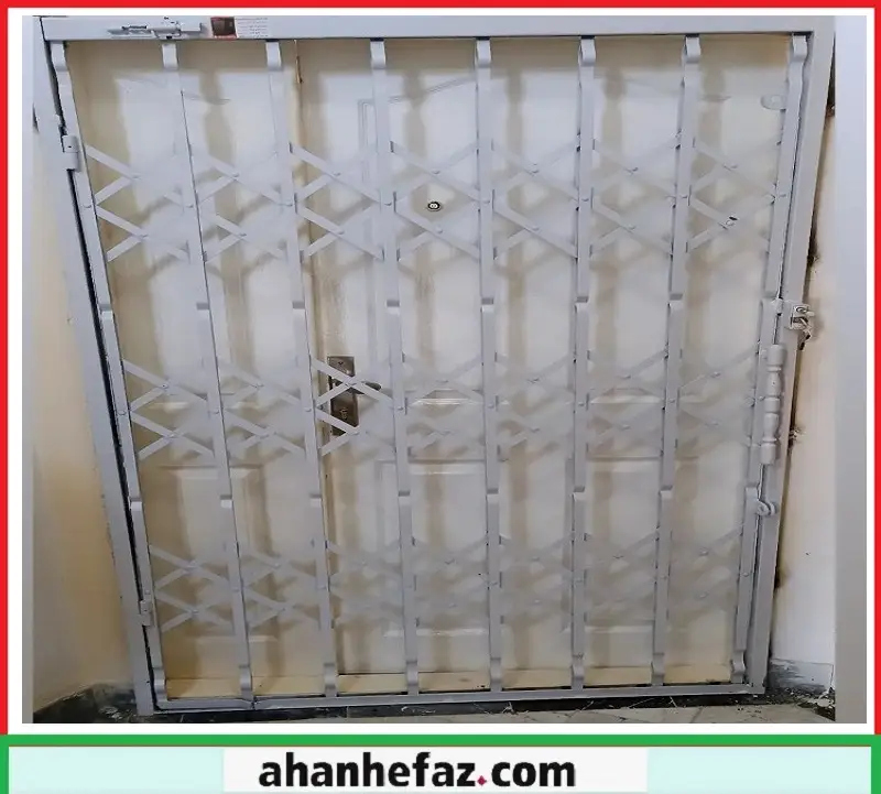 درب آکاردئونی حفاظ پشت درب آپارتمان