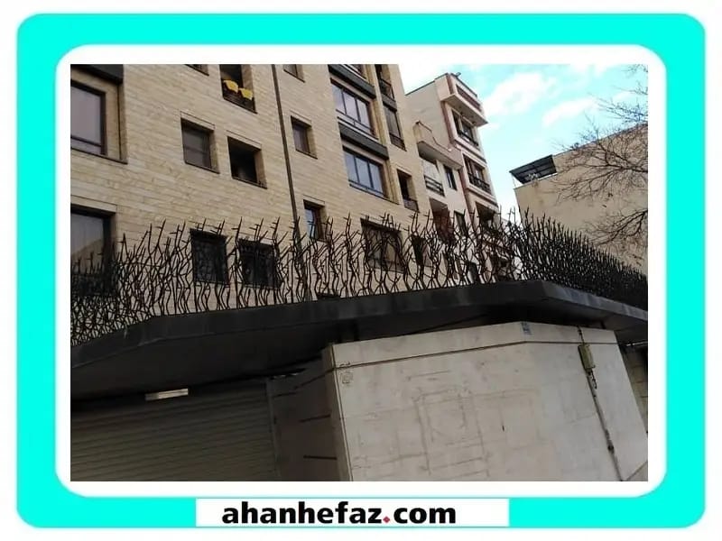 حفاظ دور دیوار ساختمان