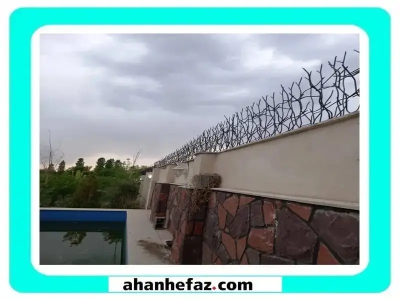 گارد روی دیوار حیاط ویلا حفاظ شاخ گوزنی